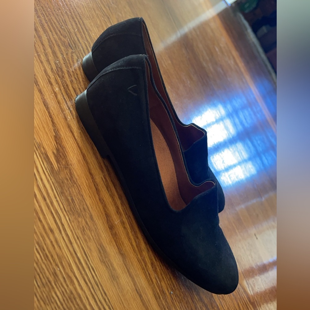 Vionic Willa slip on flats suede black